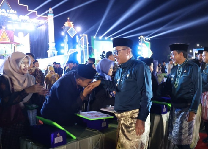 MTQ: Wako Alfin memberi selamat kepada Kafilah Kota Sungaipenuh.