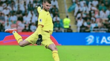  kiper Timnas Indonesia Marten Paes menarik di lapangan, tetapi juga memicu rasa penasaran soal nilai transfer dan kisaran gajinya.  Foto : (Ist/*)