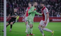 Debut Maarten Paes di Ajax: Tampil Gemilang, Tujuh Save Paksa NEC Berbagi Poin