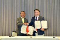 Menteri Energi dan Sumber Daya Mineral (ESDM) Bahlil Lahadalia bersama Menteri Ekonomi, Perdagangan, dan Industri (METI) Jepang, Ryosei Akazawa. (Ist)