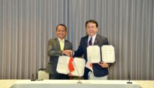 Menteri Energi dan Sumber Daya Mineral (ESDM) Bahlil Lahadalia bersama Menteri Ekonomi, Perdagangan, dan Industri (METI) Jepang, Ryosei Akazawa. (Ist)