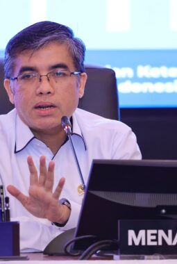 WFH 1 Hari Seminggu Resmi Diimbau Menaker Yassierli, Gaji Tetap Full Tanpa Potong Cuti