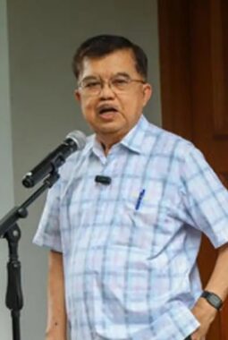Jusuf Kalla Tempuh Jalur Hukum terhadap Rismon Sianipar