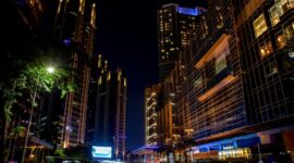 Teks Foto: Suasana Jakarta saat pemadaman lampu berlangsung sebagai bagian kampanye hemat energi dan pengurangan emisi karbon.