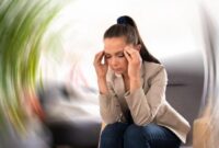 Teks Foto:
Ilustrasi kondisi pusing kepala tiba-tiba yang bisa disebabkan oleh vertigo, dehidrasi, atau tekanan darah rendah.