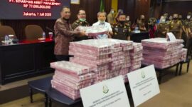 Teks Foto (Caption SEO):
Ilustrasi aset sitaan piutang negara di Indonesia setelah berlakunya aturan terbaru 2026 yang memungkinkan pemerintah mengambil alih dan memanfaatkan aset debitur tanpa persetujuan.