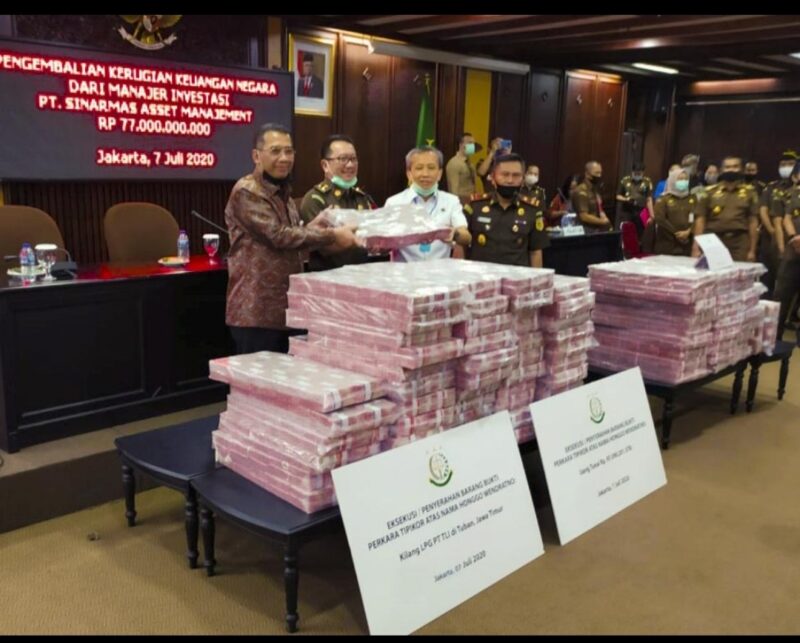 Teks Foto (Caption SEO):
Ilustrasi aset sitaan piutang negara di Indonesia setelah berlakunya aturan terbaru 2026 yang memungkinkan pemerintah mengambil alih dan memanfaatkan aset debitur tanpa persetujuan.