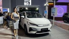 Foto :
Kendaraan listrik mengisi daya di stasiun pengisian, seiring rencana pemerintah memperluas subsidi EV untuk mendorong transisi energi nasional.