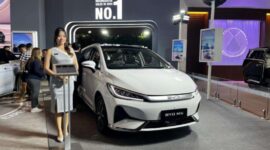 Foto :
Kendaraan listrik mengisi daya di stasiun pengisian, seiring rencana pemerintah memperluas subsidi EV untuk mendorong transisi energi nasional.