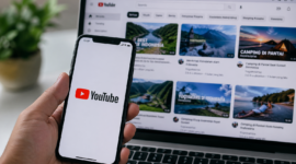 Teks Foto:
Pengguna mengakses YouTube melalui smartphone, seiring uji coba fitur AI “Ask YouTube” yang mampu merangkum konten video menjadi informasi singkat dan interaktif.