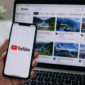 Teks Foto:
Pengguna mengakses YouTube melalui smartphone, seiring uji coba fitur AI “Ask YouTube” yang mampu merangkum konten video menjadi informasi singkat dan interaktif.