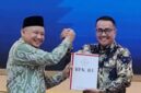 Foto : Walikota Sungai Penuh Alfin ( kanan) saat menerima WTP dari BPK RI perwakilan Jambi 