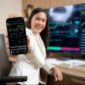 Ilustrasi investor pemula membeli aset kripto melalui aplikasi digital dengan modal Rp100 ribu. Investasi Bitcoin dan Ethereum kini dapat dimulai dari nominal kecil, namun tetap memerlukan pemahaman risiko dan strategi yang tepat.