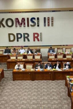 RUU Polri Disepakati! Usia Pensiun Bintara Jadi 59 Tahun, Kapolri Bisa Menjabat hingga 61 Tahun