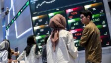 IHSG hari ini menguat 1,53 persen dengan penguatan saham TLKM dan BREN di Bursa Efek Indonesia.