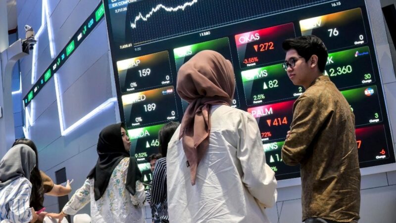 IHSG hari ini menguat 1,53 persen dengan penguatan saham TLKM dan BREN di Bursa Efek Indonesia.