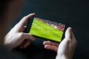 Piala Dunia 2026 yang dapat disaksikan melalui berbagai aplikasi streaming resmi di smartphone, mulai dari layanan gratis hingga platform berlangganan dengan kualitas HD.