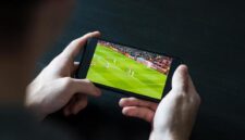 Piala Dunia 2026 yang dapat disaksikan melalui berbagai aplikasi streaming resmi di smartphone, mulai dari layanan gratis hingga platform berlangganan dengan kualitas HD.