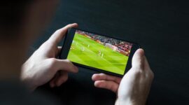 Piala Dunia 2026 yang dapat disaksikan melalui berbagai aplikasi streaming resmi di smartphone, mulai dari layanan gratis hingga platform berlangganan dengan kualitas HD.