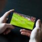 Piala Dunia 2026 yang dapat disaksikan melalui berbagai aplikasi streaming resmi di smartphone, mulai dari layanan gratis hingga platform berlangganan dengan kualitas HD.