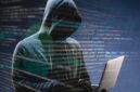 Ilustrasi hacker dengan layar kode komputer (paling menarik untuk CTR tinggi).