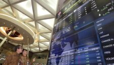 IHSG Melonjak 7,38% dalam Sepekan
Saham perbankan dan energi menjadi motor penguatan pasar. BBCA, BMRI, BBRI, hingga BRPT tercatat sebagai kontributor terbesar yang mendorong Indeks Harga Saham Gabungan