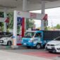 Petugas melayani pengisian bahan bakar di SPBU Pertamina. Harga BBM terbaru di Provinsi Jambi mulai berlaku sejak 10 Juni 2026, dengan Pertamax dijual Rp16.650 per liter, sementara Pertalite tetap Rp10.000 per liter sesuai kebijakan yang berlaku.