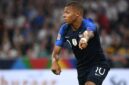 Prancis vs Senegal Piala Dunia 2026
Kylian Mbappe dan Sadio Mane menjadi sorotan dalam laga perdana Grup I Piala Dunia 2026. Prancis diunggulkan berkat kedalaman skuad dan kualitas individu pemain, namun Senegal bertekad menciptakan kejutan seperti yang pernah mereka lakukan pada Piala Dunia 2002. Pertandingan berlangsung di New York New Jersey Stadium, Rabu (17/6/2026) pukul 02.00 WIB.
