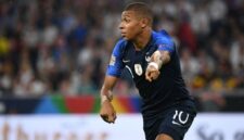 Prancis vs Senegal Piala Dunia 2026
Kylian Mbappe dan Sadio Mane menjadi sorotan dalam laga perdana Grup I Piala Dunia 2026. Prancis diunggulkan berkat kedalaman skuad dan kualitas individu pemain, namun Senegal bertekad menciptakan kejutan seperti yang pernah mereka lakukan pada Piala Dunia 2002. Pertandingan berlangsung di New York New Jersey Stadium, Rabu (17/6/2026) pukul 02.00 WIB.