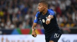 Prancis vs Senegal Piala Dunia 2026
Kylian Mbappe dan Sadio Mane menjadi sorotan dalam laga perdana Grup I Piala Dunia 2026. Prancis diunggulkan berkat kedalaman skuad dan kualitas individu pemain, namun Senegal bertekad menciptakan kejutan seperti yang pernah mereka lakukan pada Piala Dunia 2002. Pertandingan berlangsung di New York New Jersey Stadium, Rabu (17/6/2026) pukul 02.00 WIB.