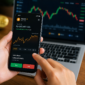 Cara Investasi Bitcoin untuk Pemula Agar Tidak Rugi. Foto : Ilustrasi investor pemula memantau pergerakan harga Bitcoin melalui aplikasi aset kripto. Memahami strategi investasi yang tepat menjadi kunci untuk mengurangi risiko kerugian di tengah volatilitas pasar cryptocurrency.
