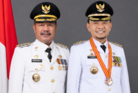 Dari kiri : Bupati Kerinci saat ini Monadi, Mantan Bupati Kerinci Adirozal 