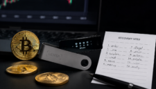 Bitcoin Bisa Hilang dalam Sekejap!
Pelajari cara melindungi Bitcoin dari hacker sebelum terlambat.