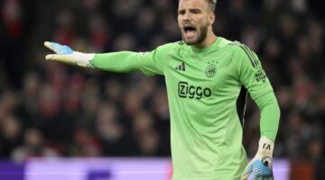Ajax Lepas Eks Liverpool dan Arsenal, Nasib Maarten Paes Masih Aman