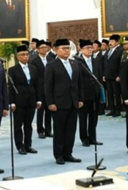 Prabowo Lantik Pratikno Jadi Ketua Wantimpres, Hatta Rajasa Wakil, Termasuk Yusuf Hamka dan Rocky Gerung, Ini Daftar 26 Tokoh