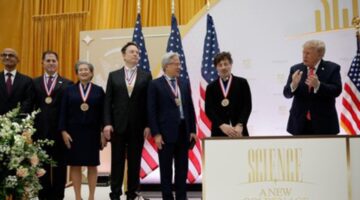 Trump Anugerahkan Penghargaan Sains dan Teknologi kepada 6 Bos Teknologi